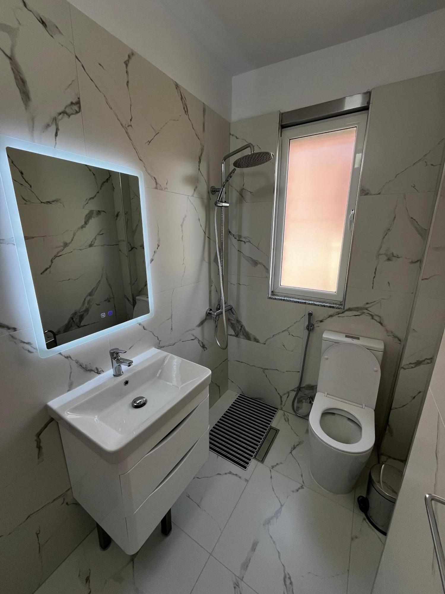 Charming Comfort Apartment Тирана Екстериор снимка